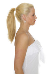 Blonde Frau mit Pferdeschwanz