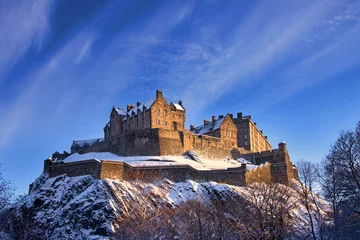 Fotobehang Kasteel Edinburgh Castle bij zonsondergang in de winter