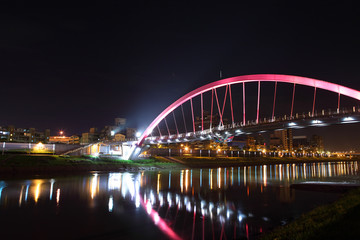 Obraz na płótnie Canvas bridge at night in Taipei