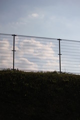 フェンスと青空