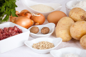 frische Zutaten für Knödel