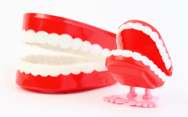 small toy jaw and big jaw swallowing mechanism