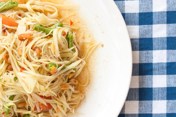 Thai papaya salad (somtum)