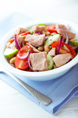 Tuna salad with cherry tomato, cucumber and beans