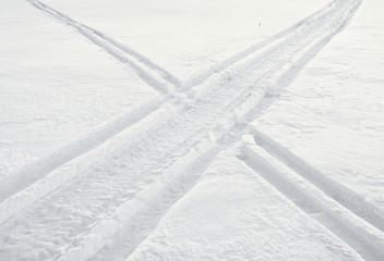 Crossing of traces of skis and snowmobile