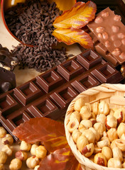 Cioccolata con nocciole e scaglie