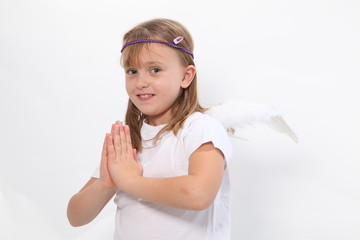 Kind als Engel mit Flügeln