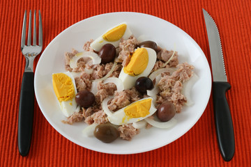 salad with tuna