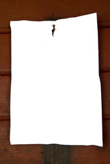 Obraz premium White paper hang on wood with nail
