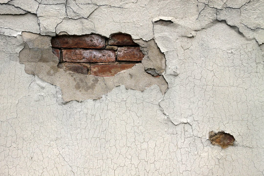 Abbr&ouml;ckelnder Putz einer Hauswand