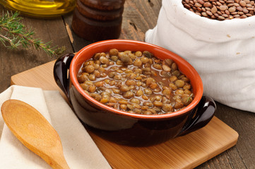 Lenticchie con sugo di pomodoro