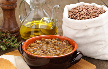 Zuppa di lenticchie e lenticchie secche