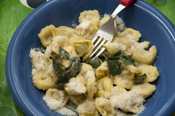 TORTELLINI BURRO E SALVIA