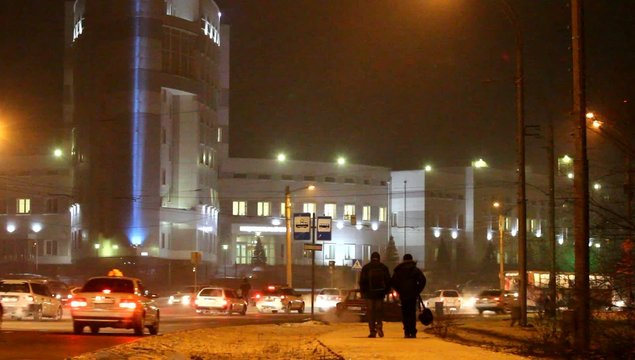 Зимний вечер на городской улице