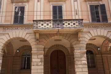 Obraz premium Colonnaded Building in the beautiful city of Bologna in Italy