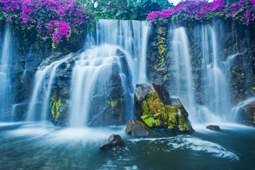 Fototapeten Wasserfall © EpicStockMedia