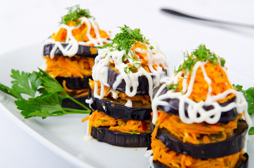Salad pyramids served in the plate