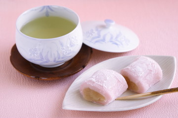 日本茶と桜切り餅