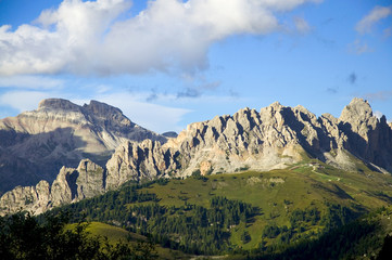 Fototapeta na wymiar Puez-Gruppe und Cirspitzen - Dolomiten - Alpen