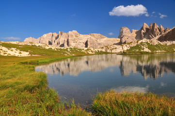Fototapeta na wymiar Mountain lake in Dolomites Mountains