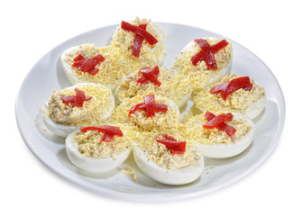 Plato de huevos rellenos.