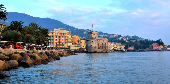 panorama dii rapallo, città metropolitana di Genova in Liguria Italia