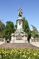 Fototapeta na wymiar Pomnik Adama Mickiewicza, Warszawa