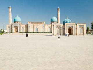Fototapeta na wymiar KHOSTU COMPLEX IMAM i meczet, w Tashkent, Uzbekistan
