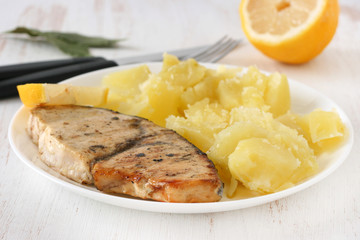 fried fish with potato and lemon
