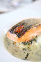 Grilled salmon with wakame sauce