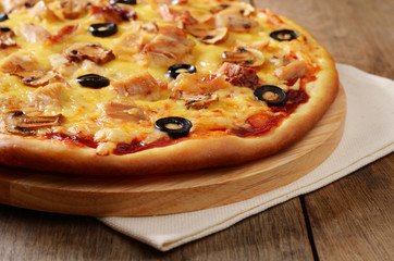 Mushroom and chicken pizza