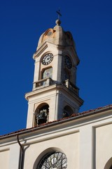 Fototapeta na wymiar Kościół parafialny San Giacomo Maggiore - Albugnano - Piemont