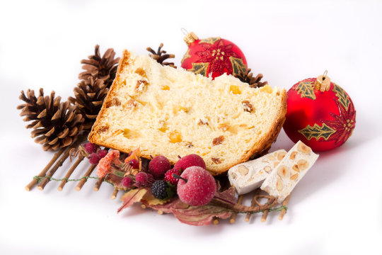 Fetta di panettone con torrone