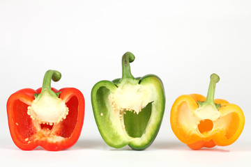 Drei tanzende Paprikahälften