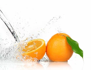 Crédence de cuisine en verre imprimé Éclaboussures deau Fruits oranges avec éclaboussures d& 39 eau
