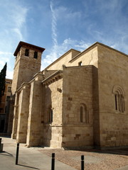 Fototapeta na wymiar Iglesia romanica