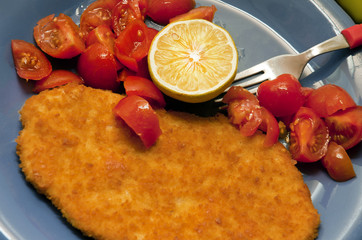 COTOLETTA ALLA MILANESE CON POMODORINI E LIMONE