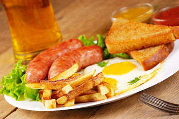 Fried eggs with sausages
