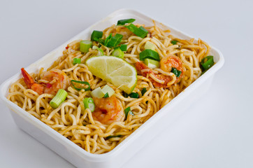Stir-fry noodle with shrimp