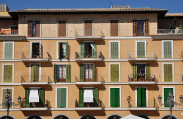 Fototapeta na wymiar Häuser am Placa Major, Mallorca