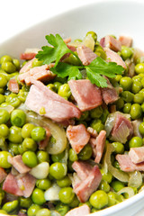 piselli con prosciutto cotto