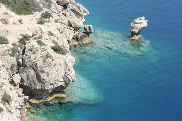 rochers dans la mer