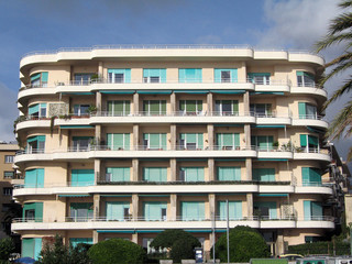 Obraz premium edificio vicino al mare