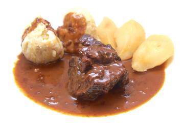 Rehkeule mit Gewürzbirnen und Knödel