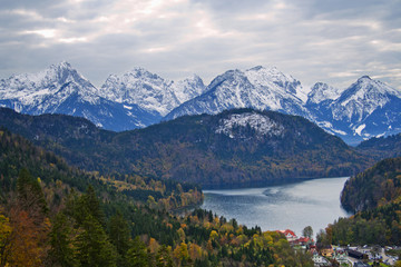 Fototapeta na wymiar Alpsee nad piękne jezioro Alp