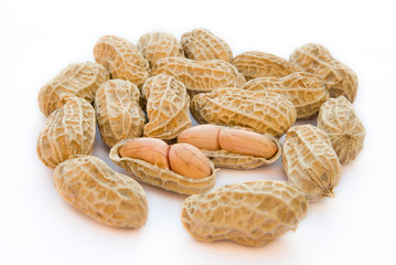 a heap of raw peanuts