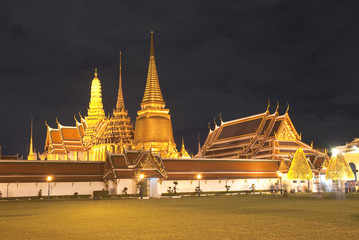 Fototapeta premium Grand palace at night, the major tourism attraction in Bangkok,