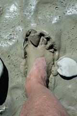 piede nel fango
