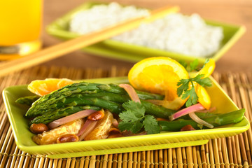 Green asparagus Thai-style with oranges and peanuts