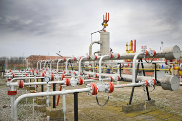 Fototapeta na wymiar Przemysł rafinacji ropy naftowej i gazu